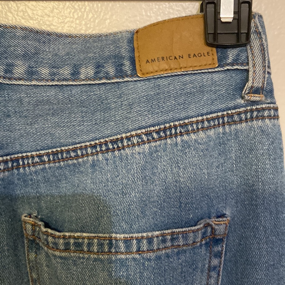 American Eagle Mom Jean Sz 2 Long worn, ripped, distressed cool jeans, light - Picture 3 of 13